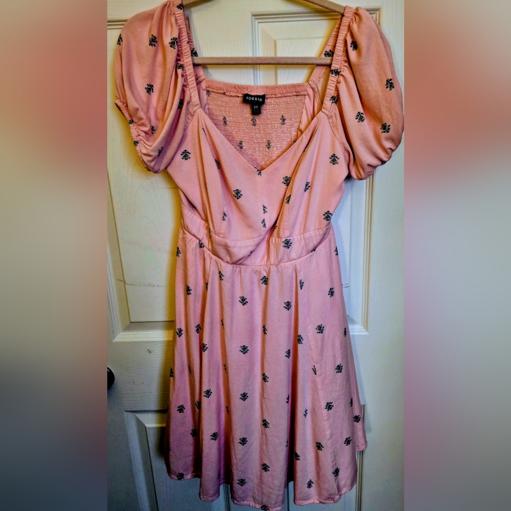 Torrid Size 00 Pink Floral Midi Dress